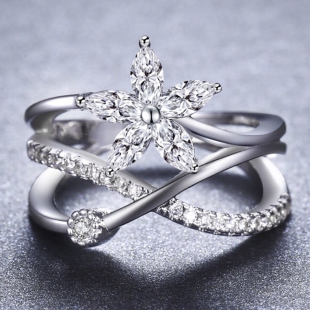 CZ Crystals Silver Ring 💍 New Size 8 - Picture 2 of 5